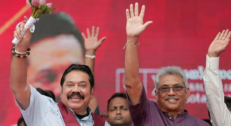 महिंदा राजपक्षे पहले राष्ट्रपति रहे हैं और 2005 से 2015 तक उनके कार्यकाल के दौरान गोटबाया देश के रक्षा सचिव रहे हैं। -