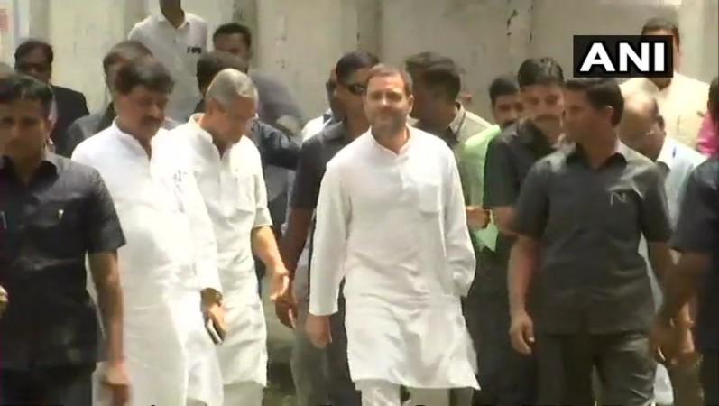 आरएसएस मानहानि मामले में नेताओं के पूरे दल-बल के साथ भिवंडी अदालत पहुंचे कांग्रेस अध्यक्ष राहुल गाँधी. आरएसएस मानहानि मामले में नेताओं के पूरे दल-बल के साथ भिवंडी अदालत पहुंचे कांग्रेस अध्यक्ष राहुल गाँधी.