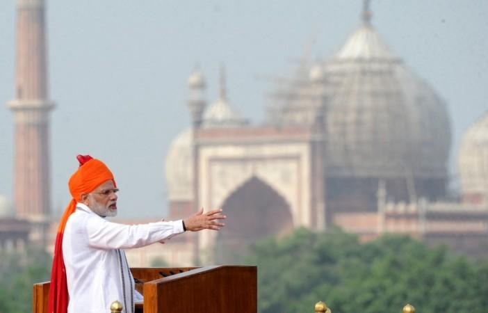 15 अगस्त, 2018 को नई दिल्ली में 72 वें स्वतंत्रता दिवस पर लाल किले की प्राचीर से राष्ट्र को संबोधित करते प्रधानमंत्री नरेंद्र मोदी। 15 अगस्त, 2018 को नई दिल्ली में 72 वें स्वतंत्रता दिवस पर लाल किले की प्राचीर से राष्ट्र को संबोधित करते प्रधानमंत्री नरेंद्र मोदी।