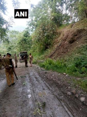 नागा उग्रवादियों के हमले में असम राइफल्स के दो जवान शहीद नागा उग्रवादियों के हमले में असम राइफल्स के दो जवान शहीद