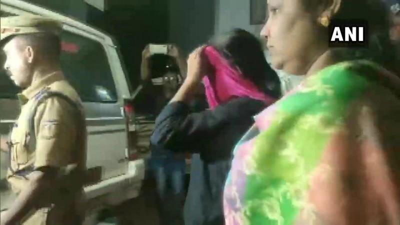 जॉली और अन्य आरोपियों ने मिलकर पिछले 14 साल के अंदर छह लोगों को सायनाइड देकर उनकी जान ले ली। जॉली और अन्य आरोपियों ने मिलकर पिछले 14 साल के अंदर छह लोगों को सायनाइड देकर उनकी जान ले ली।
