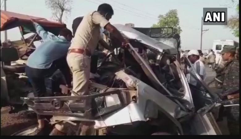 दुर्घटना इतनी जबरदस्त थी कि जीप के परखच्चे उड़ गए.