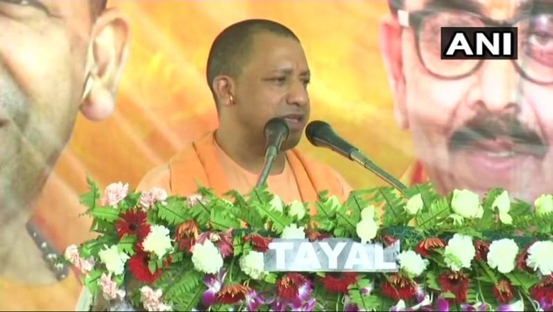 उत्तर प्रदेश के मुख्यमंत्री योगी आदित्यनाथ ने बीएचयू की तर्ज पर एएमयू और जामिया में दलितों के लिये आरक्षण की मांग की है.
