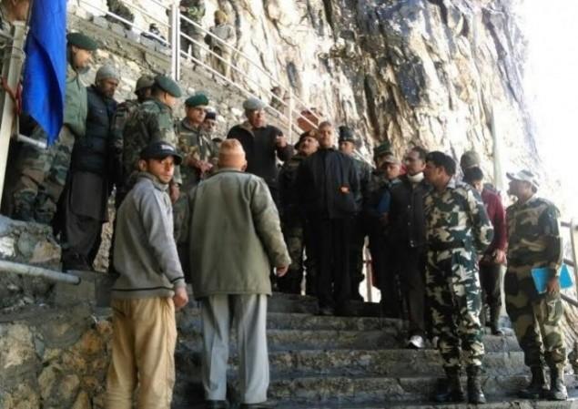 जम्मू-कश्मीर में 20 आतंकियों के घुसने और अमरनाथ यात्रा पर हमला करने की ख़ुफ़िया सूचना के बाद सुरक्षा बलों को चौकस किया गया है जम्मू-कश्मीर में 20 आतंकियों के घुसने और अमरनाथ यात्रा पर हमला करने की ख़ुफ़िया सूचना के बाद सुरक्षा बलों को चौकस किया गया है