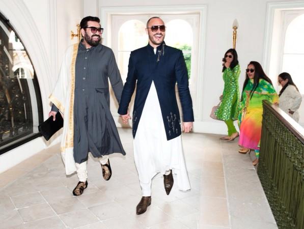 केशव सूरी ने अपने समलैंगिक पार्टनर साइरल एफ के साथ पैरिस में की शादी. केशव सूरी ने अपने समलैंगिक पार्टनर साइरल एफ के साथ पैरिस में की शादी.