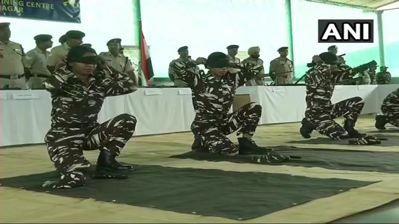 कश्मीर में पत्थरबाजों का मुकाबला करेंगी सीआरपीएफ की महिला कमांडो. कश्मीर में पत्थरबाजों का मुकाबला करेंगी सीआरपीएफ की महिला कमांडो.