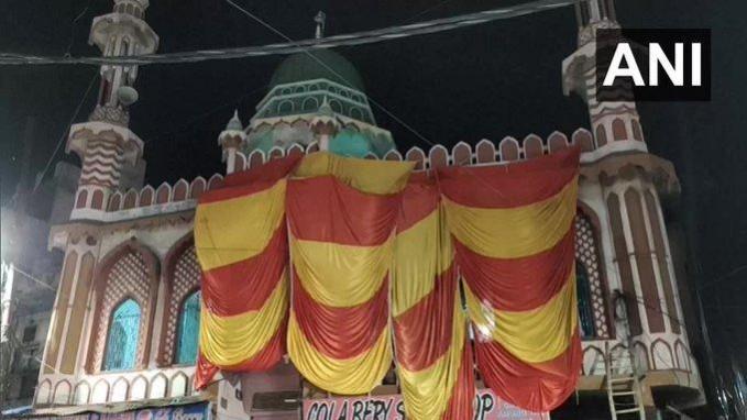 अलीगढ़ में होली से पहले ढकी गई मस्जिद Aligarh Mosque Holi