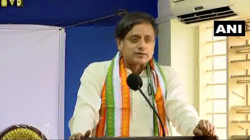 कांग्रेस नेता शशि थरूर कांग्रेस नेता शशि थरूर