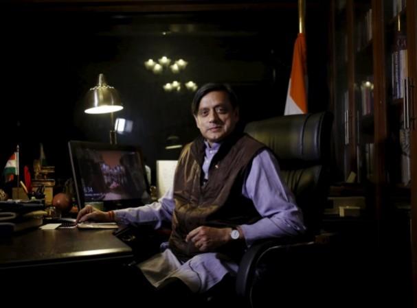 सुनंदा पुष्कर मामले में कांग्रेस सांसद शशि थरूर पर आत्महत्या के लिए उकसाने आरोप लगाया गया है सुनंदा पुष्कर मामले में कांग्रेस सांसद शशि थरूर पर आत्महत्या के लिए उकसाने आरोप लगाया गया है