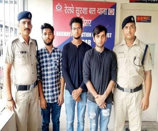 पुलिस की गिरफ्त में तीनो आरोपी. पुलिस की गिरफ्त में तीनो आरोपी.