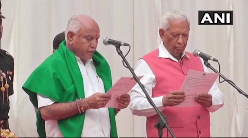 कर्नाटक के मुख्यमंत्री के रूप में शपथ लेते येदियुरप्पा कर्नाटक के मुख्यमंत्री के रूप में शपथ लेते येदियुरप्पा