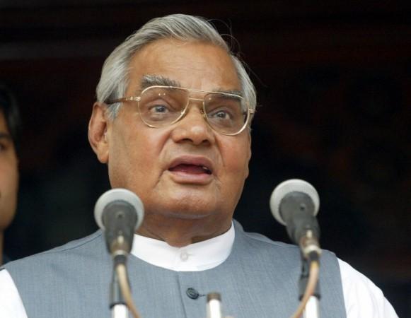 पूर्व प्रधानमंत्री अटल बिहारी वाजपेयी की फाइल तस्वीर. पूर्व प्रधानमंत्री अटल बिहारी वाजपेयी की फाइल तस्वीर.