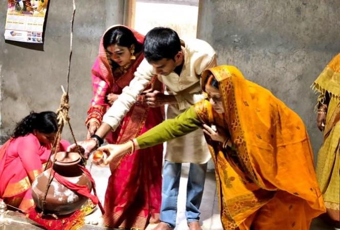 तेज प्रताप नहीं चाहते कि पत्नी ऐश्वर्या राजनीति में उतरें. तेज प्रताप नहीं चाहते कि पत्नी ऐश्वर्या राजनीति में उतरें.